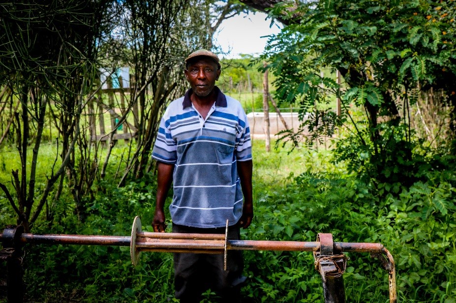 Daniel - Kenyan farmer using a solar water pump