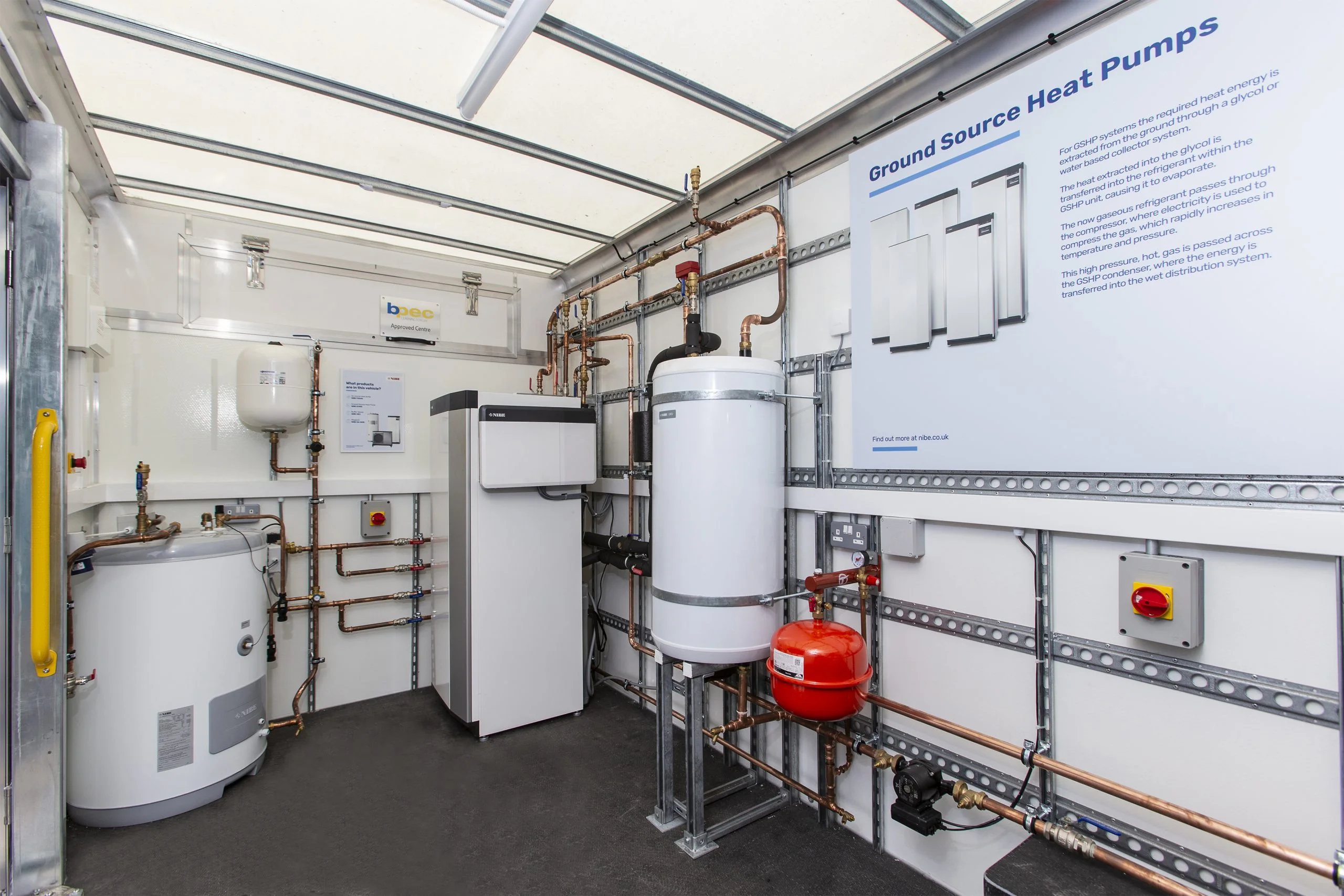 Mobile heat pump training centre - Energy Saving Trust