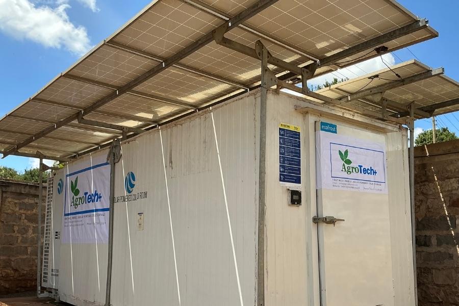 Solar-powered cold storage container with rooftop solar panels used for agricultural produce.